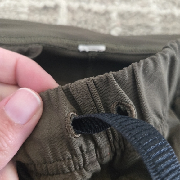 Lululemon Jet Crop Slim Luxtreme Gator Fatigue Military Olive Green Pants Size 2 - Picture 6 of 7